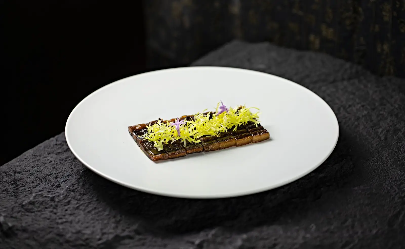 Fine dining at Nivelistay Guide