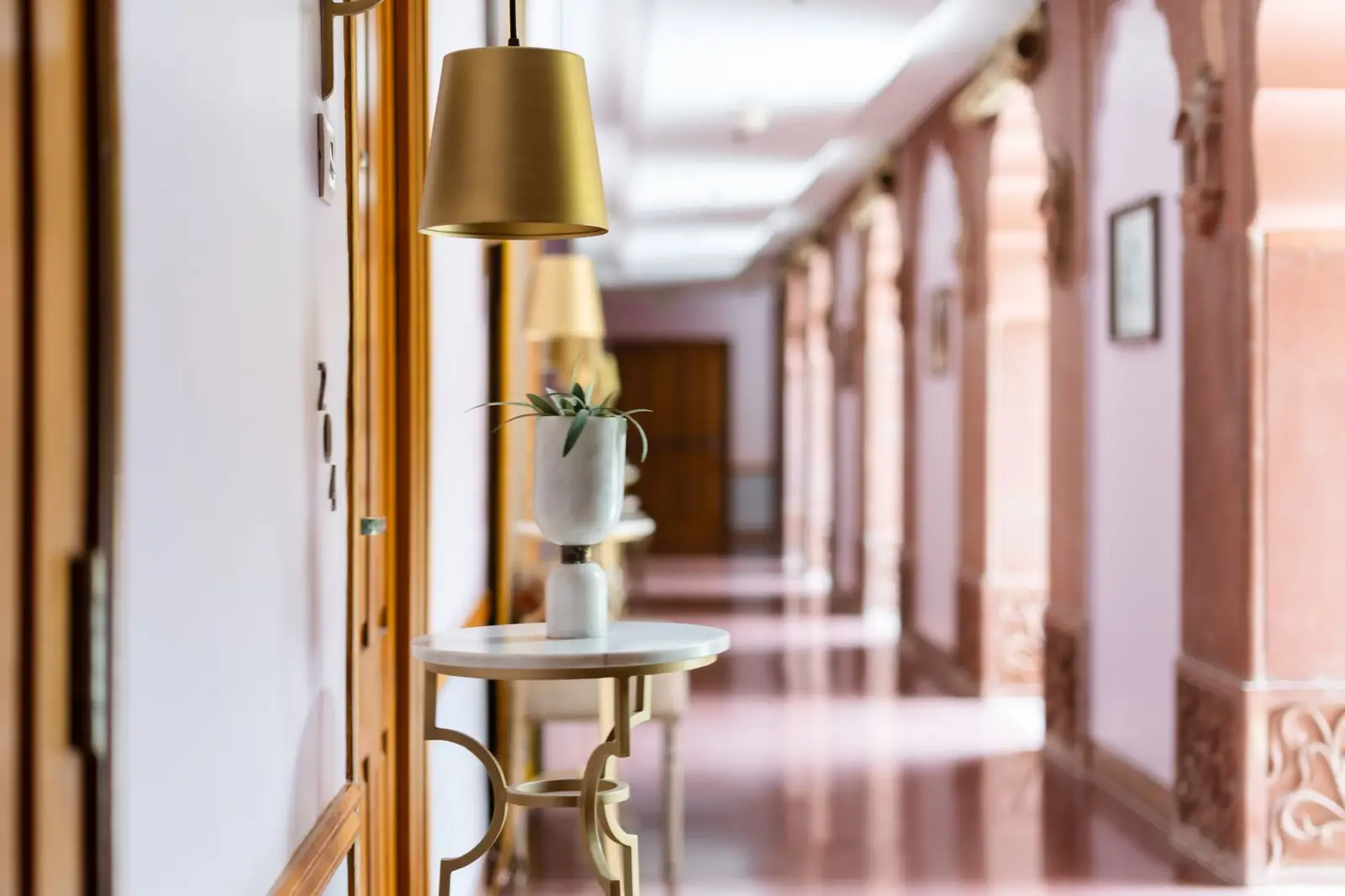 Nivelistay Guide interior corridor